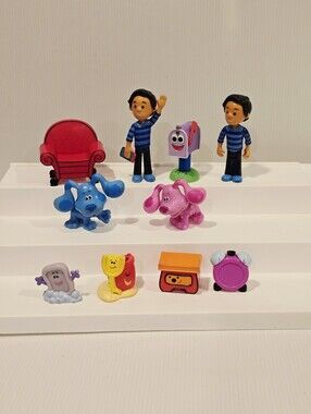 Blue's Clues and  You! Deluxe Play-Along Friends Figure Set